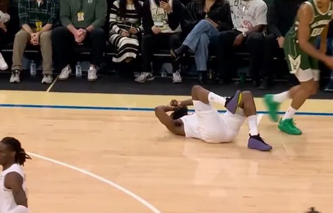 哈登带伤逆转雄鹿骑士险胜创历史纪录