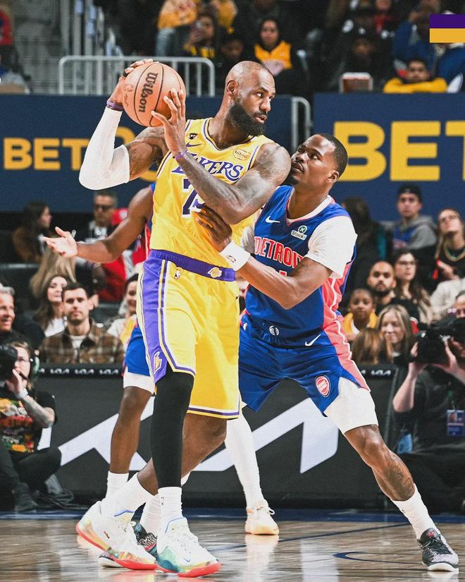 东契奇砍32分詹金斯狂砍30分 活塞终结湖人9连胜